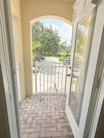 2150 NW 171st Ter, Pembroke Pines, FL 33028