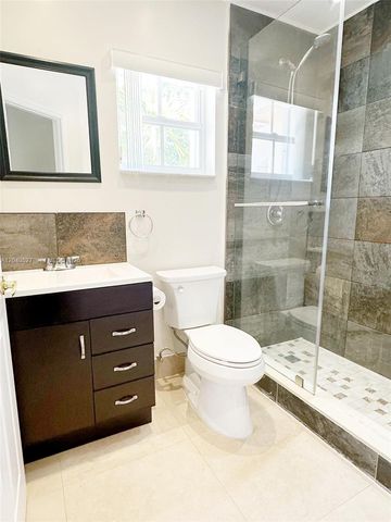 2150 NW 171st Ter, Pembroke Pines, FL 33028