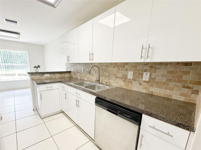 2150 NW 171st Ter, Pembroke Pines, FL 33028
