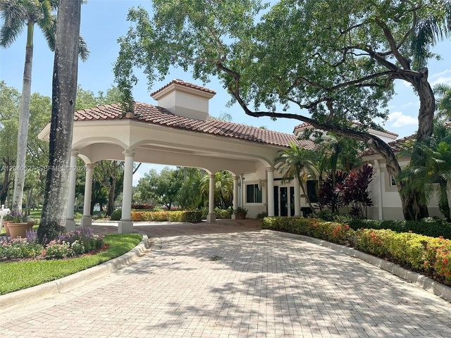 2150 NW 171st Ter, Pembroke Pines, FL 33028