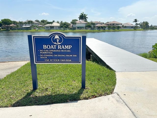 2150 NW 171st Ter, Pembroke Pines, FL 33028
