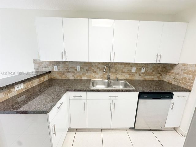 2150 NW 171st Ter, Pembroke Pines, FL 33028