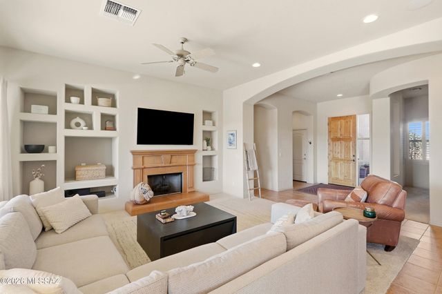 6279 N Via Jaspeada, Tucson, AZ 85718