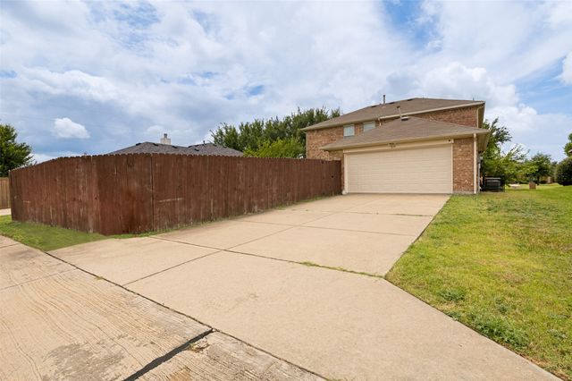 614 Hearthstone Drive, Lancaster, TX 75146
