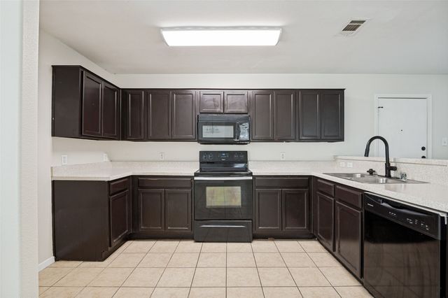 614 Hearthstone Drive, Lancaster, TX 75146