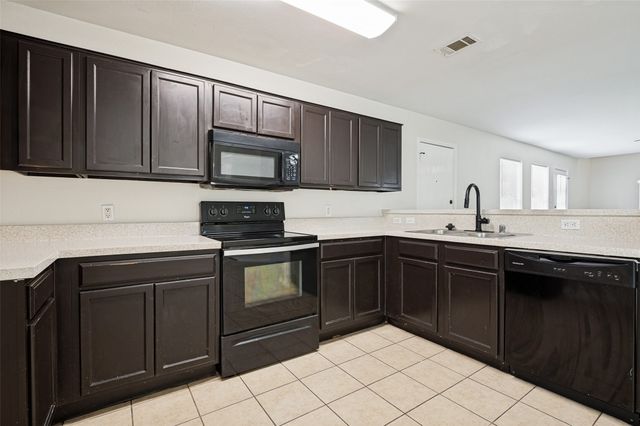614 Hearthstone Drive, Lancaster, TX 75146