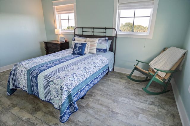 1682 Hamilton Avenue, Gilchrist, TX 77617