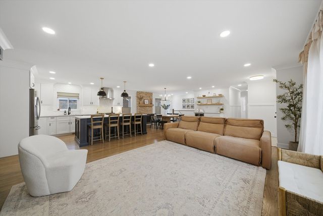 101 W Jackson Street, Elmhurst, IL 60126