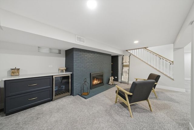 101 W Jackson Street, Elmhurst, IL 60126