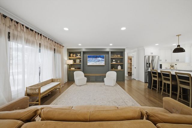 101 W Jackson Street, Elmhurst, IL 60126