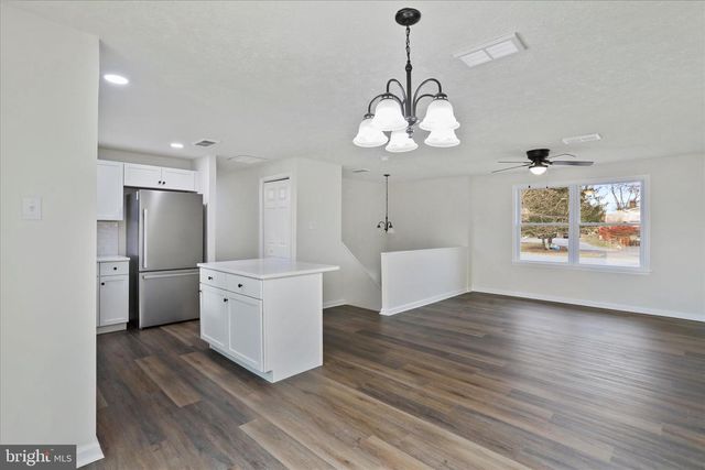 672 MONTMORENCY DR, Bunker Hill, WV 25413