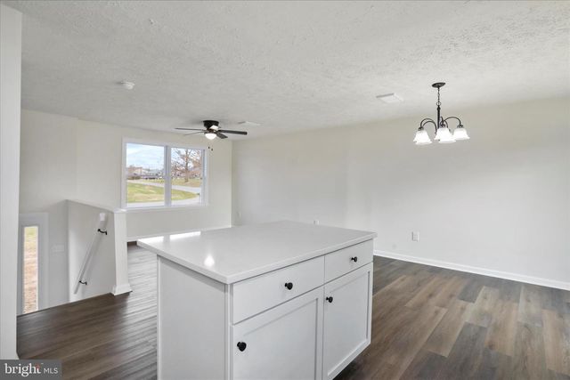 672 MONTMORENCY DR, Bunker Hill, WV 25413