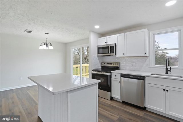 672 MONTMORENCY DR, Bunker Hill, WV 25413