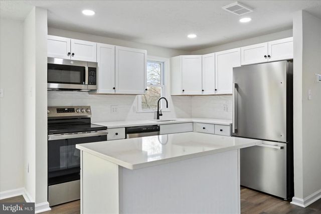 672 MONTMORENCY DR, Bunker Hill, WV 25413