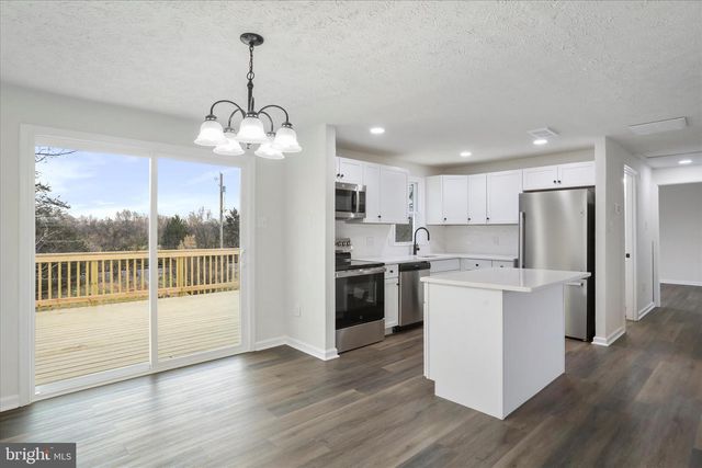 672 MONTMORENCY DR, Bunker Hill, WV 25413