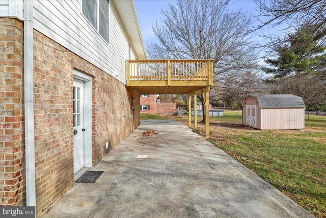 672 MONTMORENCY DR, Bunker Hill, WV 25413