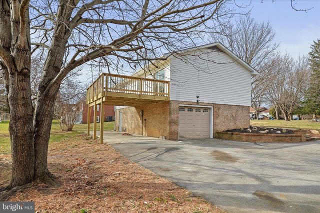 672 MONTMORENCY DR, Bunker Hill, WV 25413