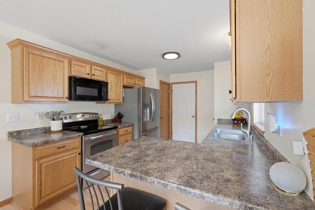 1365 Savannah Woods Drive, Edgerton, WI 53534
