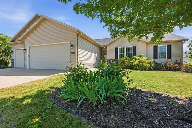 1365 Savannah Woods Drive, Edgerton, WI 53534