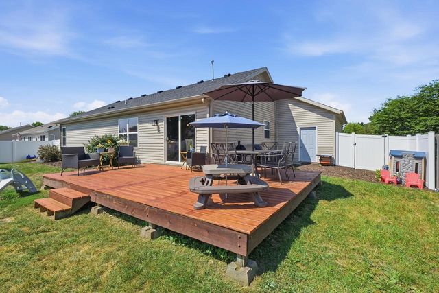 1365 Savannah Woods Drive, Edgerton, WI 53534