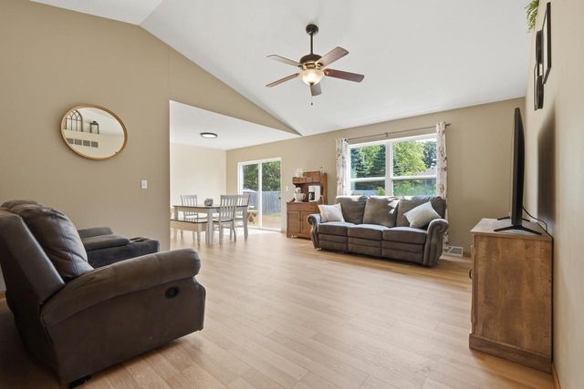 1365 Savannah Woods Drive, Edgerton, WI 53534