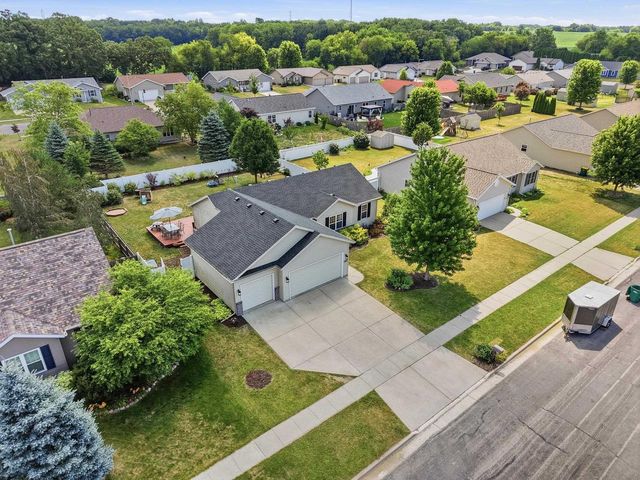 1365 Savannah Woods Drive, Edgerton, WI 53534