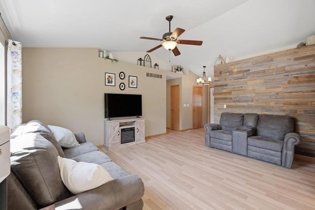 1365 Savannah Woods Drive, Edgerton, WI 53534