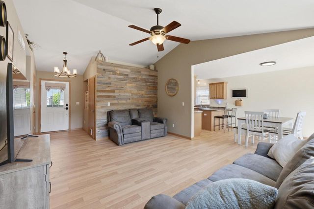 1365 Savannah Woods Drive, Edgerton, WI 53534