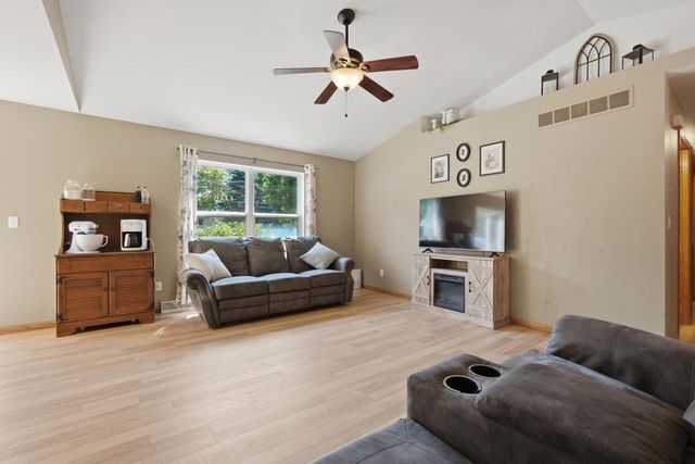 1365 Savannah Woods Drive, Edgerton, WI 53534