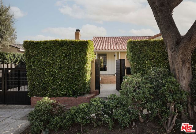 9012 Elevado Street, West Hollywood, CA 90069