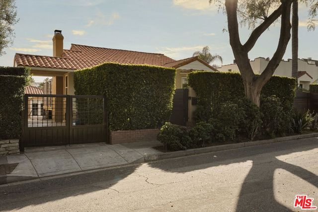 9012 Elevado Street, West Hollywood, CA 90069