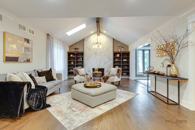 2221 Donegal Drive, Darien, IL 60561