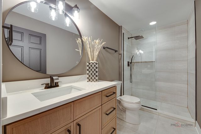 2221 Donegal Drive, Darien, IL 60561