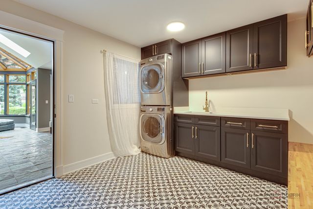 2221 Donegal Drive, Darien, IL 60561