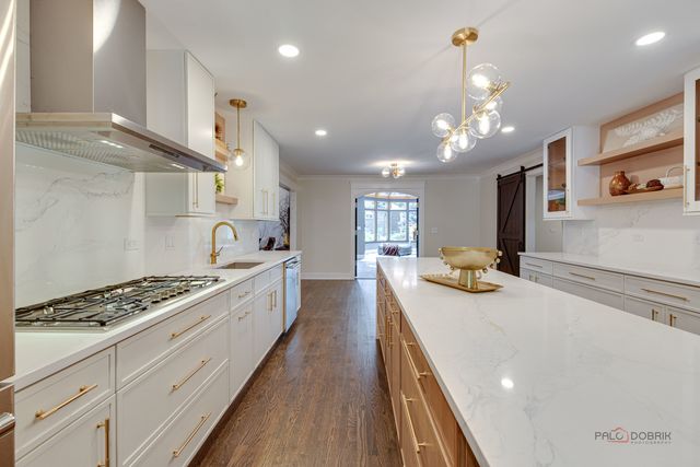 2221 Donegal Drive, Darien, IL 60561