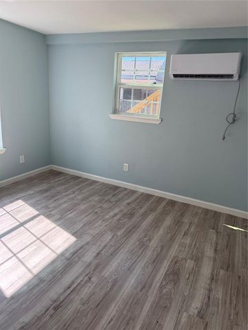 1015 30th Street Street 4, Galveston, TX 77550