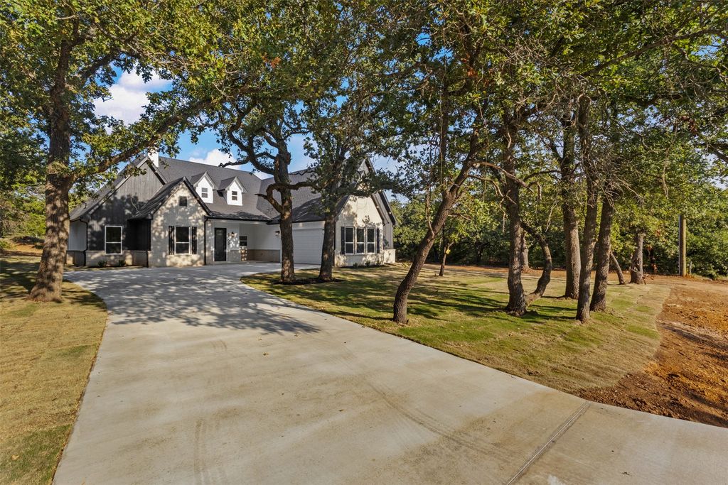 5609 Thousand Oaks Drive, Joshua, TX 76058