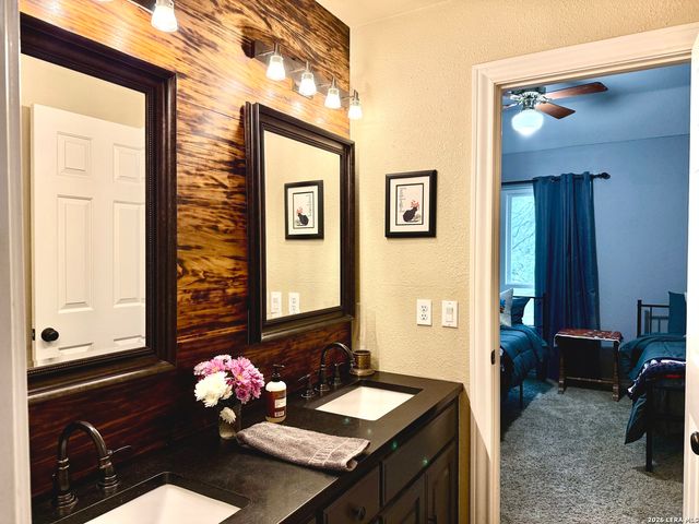 8530 FAIRWAY GREEN DR, Fair Oaks Ranch, TX 78015