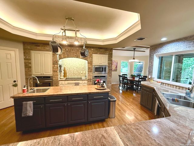 8530 FAIRWAY GREEN DR, Fair Oaks Ranch, TX 78015