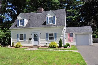 16 Spruce St, Westfield, MA 01085