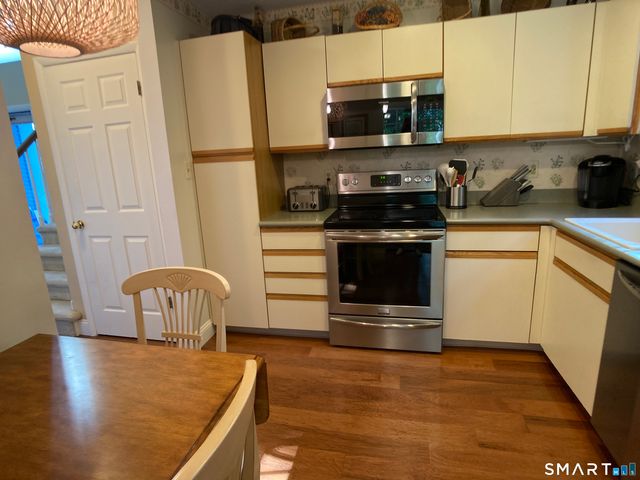 104 Redstone Circle 104, Rocky Hill, CT 06067