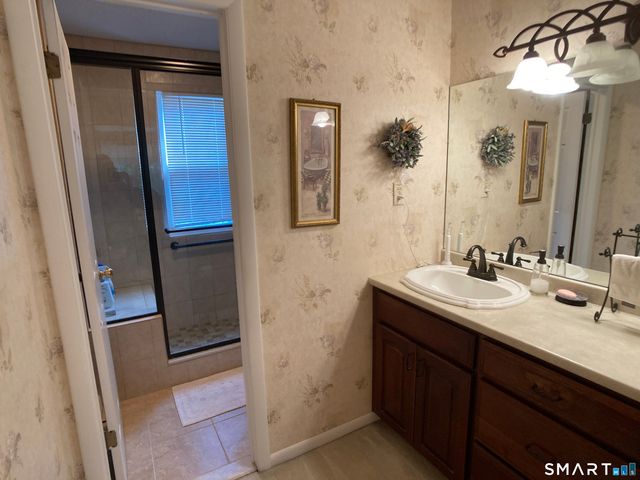 104 Redstone Circle 104, Rocky Hill, CT 06067