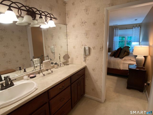 104 Redstone Circle 104, Rocky Hill, CT 06067