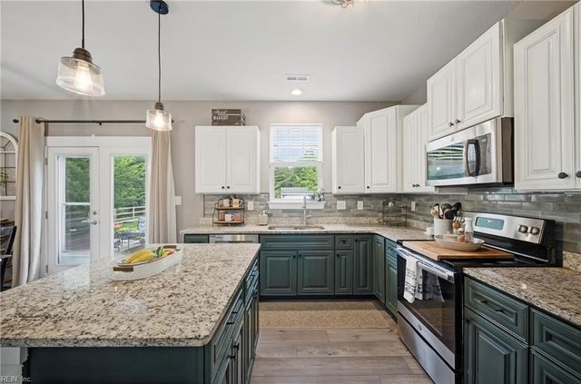 2534 Seven Eleven RD, Chesapeake, VA 23322