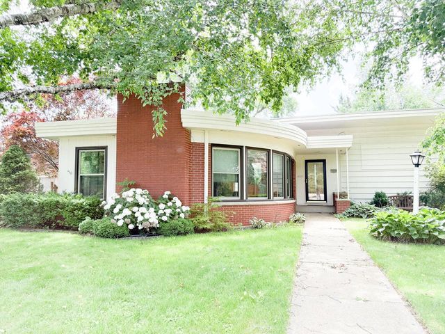 10229 W Grantosa DRIVE, Milwaukee, WI 53222