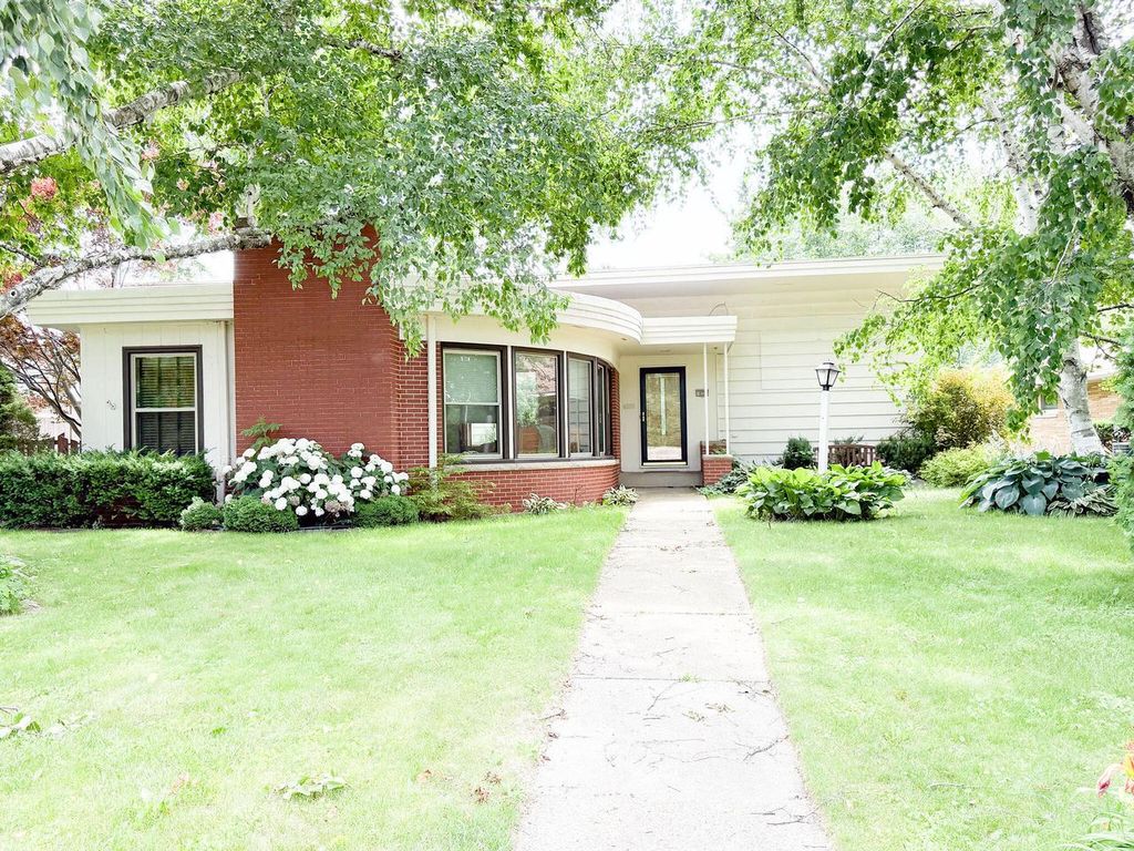 10229 W Grantosa DRIVE, Milwaukee, WI 53222