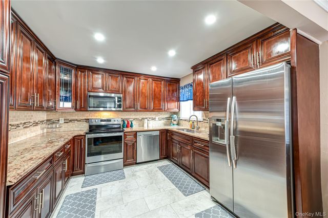 4 Morgan Avenue, Port Jefferson Station, NY 11776