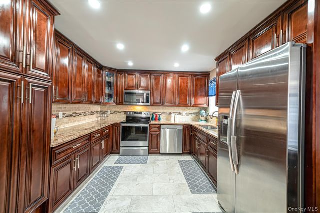 4 Morgan Avenue, Port Jefferson Station, NY 11776