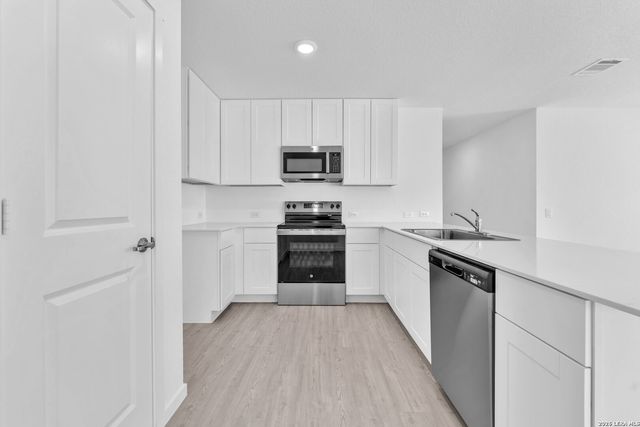 13806 Strange Way, San Antonio, TX 78221