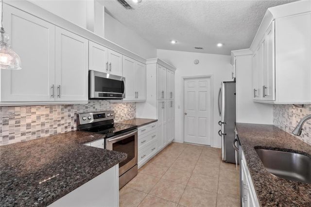 2272 MALLORY CIR CIRCLE, Haines City, FL 33844
